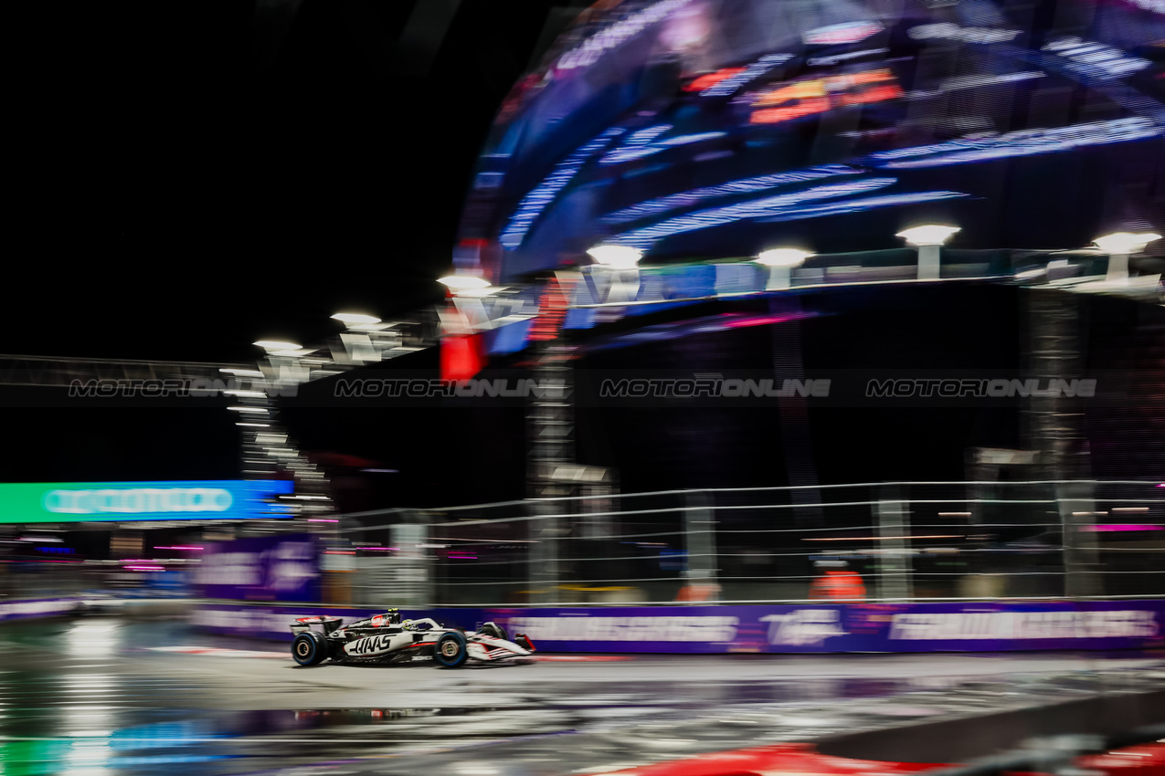 GP LAS VEGAS, Oliver Bearman (GBR) Haas VF-25.

21.11.2025. Formula 1 World Championship, Rd 22, Las Vegas Grand Prix, Las Vegas, Nevada, USA, Qualifiche Day.

 - www.xpbimages.com, EMail: requests@xpbimages.com © Copyright: Patching / XPB Images