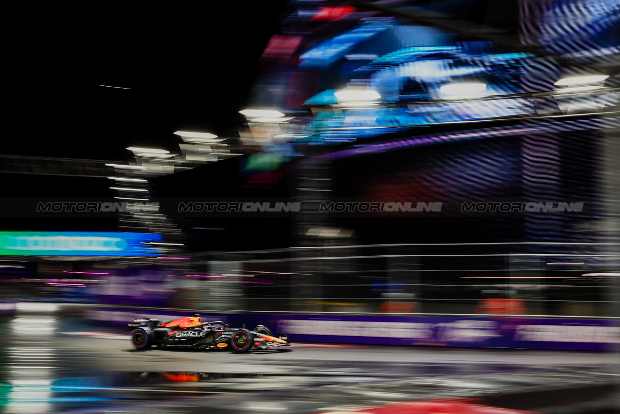 GP LAS VEGAS, Max Verstappen (NLD) Red Bull Racing RB21.
21.11.2025. Formula 1 World Championship, Rd 22, Las Vegas Grand Prix, Las Vegas, Nevada, USA, Qualifiche Day.
- www.xpbimages.com, EMail: requests@xpbimages.com © Copyright: Patching / XPB Images