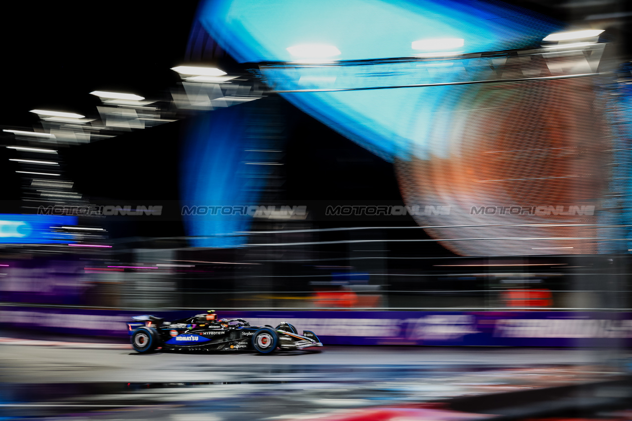 GP LAS VEGAS, Carlos Sainz (ESP) Atlassian Williams Racing FW47.
21.11.2025. Formula 1 World Championship, Rd 22, Las Vegas Grand Prix, Las Vegas, Nevada, USA, Qualifiche Day.
- www.xpbimages.com, EMail: requests@xpbimages.com © Copyright: Patching / XPB Images