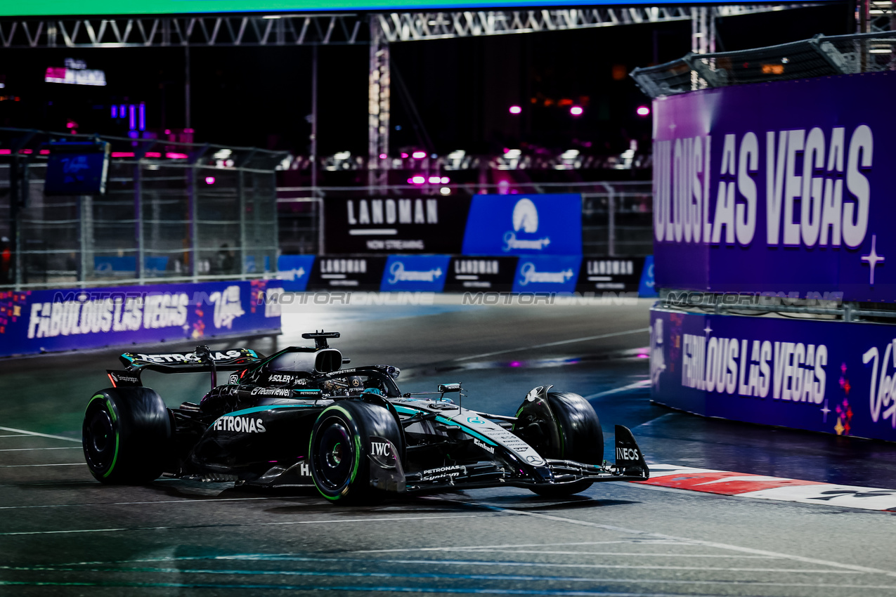 GP LAS VEGAS, George Russell (GBR) Mercedes AMG F1 W16.
21.11.2025. Formula 1 World Championship, Rd 22, Las Vegas Grand Prix, Las Vegas, Nevada, USA, Qualifiche Day.
- www.xpbimages.com, EMail: requests@xpbimages.com © Copyright: Patching / XPB Images