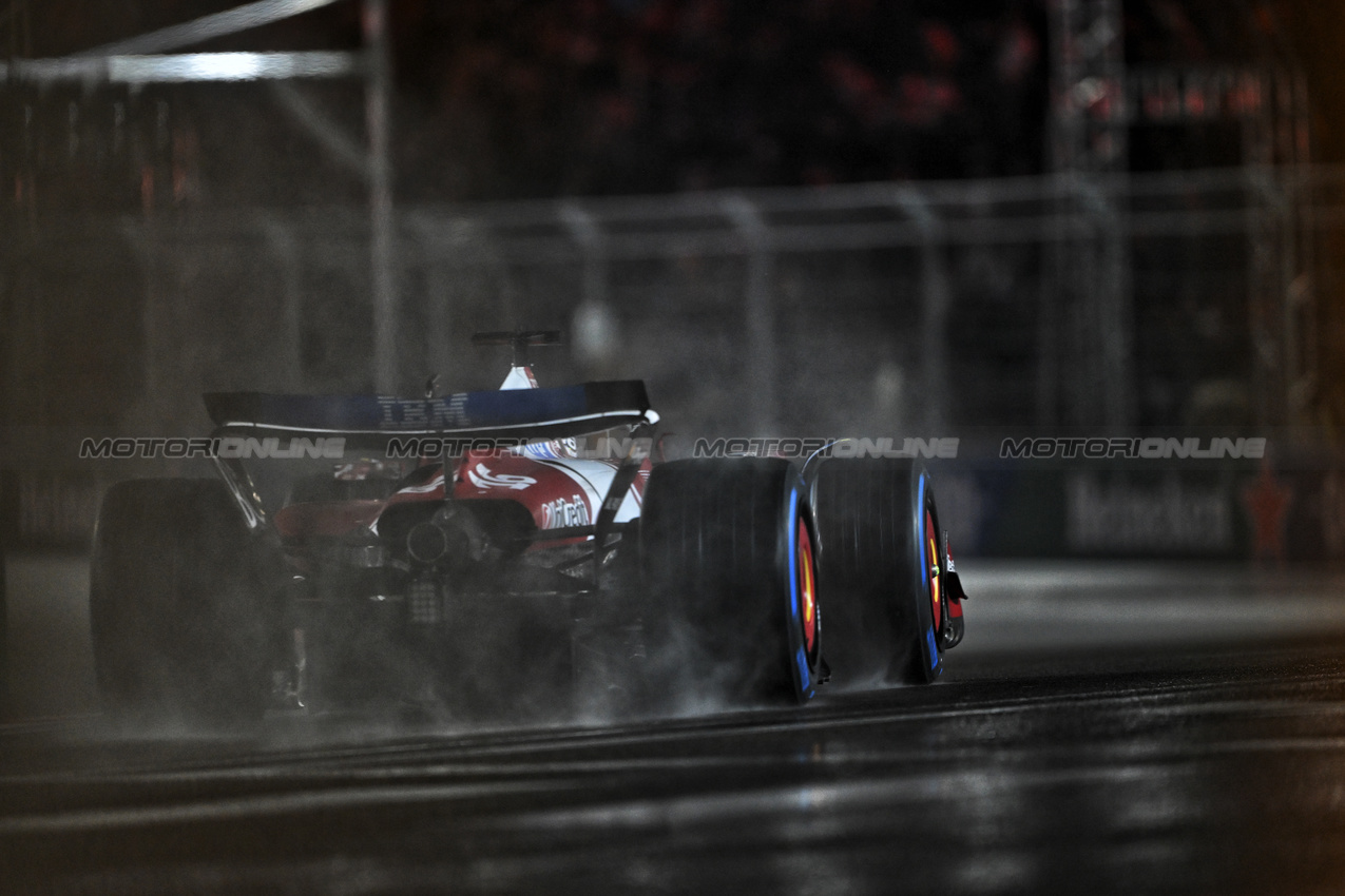 GP LAS VEGAS, Charles Leclerc (MON) Ferrari SF-25.
21.11.2025. Formula 1 World Championship, Rd 22, Las Vegas Grand Prix, Las Vegas, Nevada, USA, Qualifiche Day.
- www.xpbimages.com, EMail: requests@xpbimages.com © Copyright: Price / XPB Images