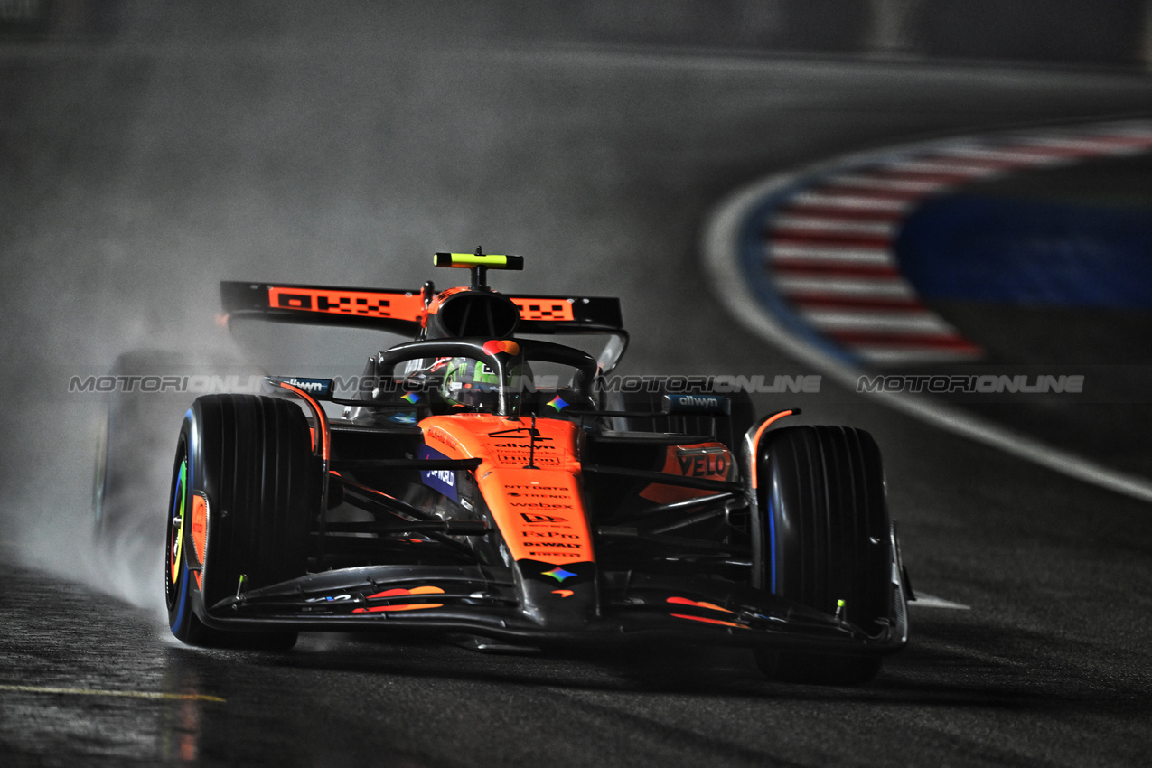 GP LAS VEGAS, Lando Norris (GBR) McLaren MCL39.
21.11.2025. Formula 1 World Championship, Rd 22, Las Vegas Grand Prix, Las Vegas, Nevada, USA, Qualifiche Day.
- www.xpbimages.com, EMail: requests@xpbimages.com © Copyright: Price / XPB Images