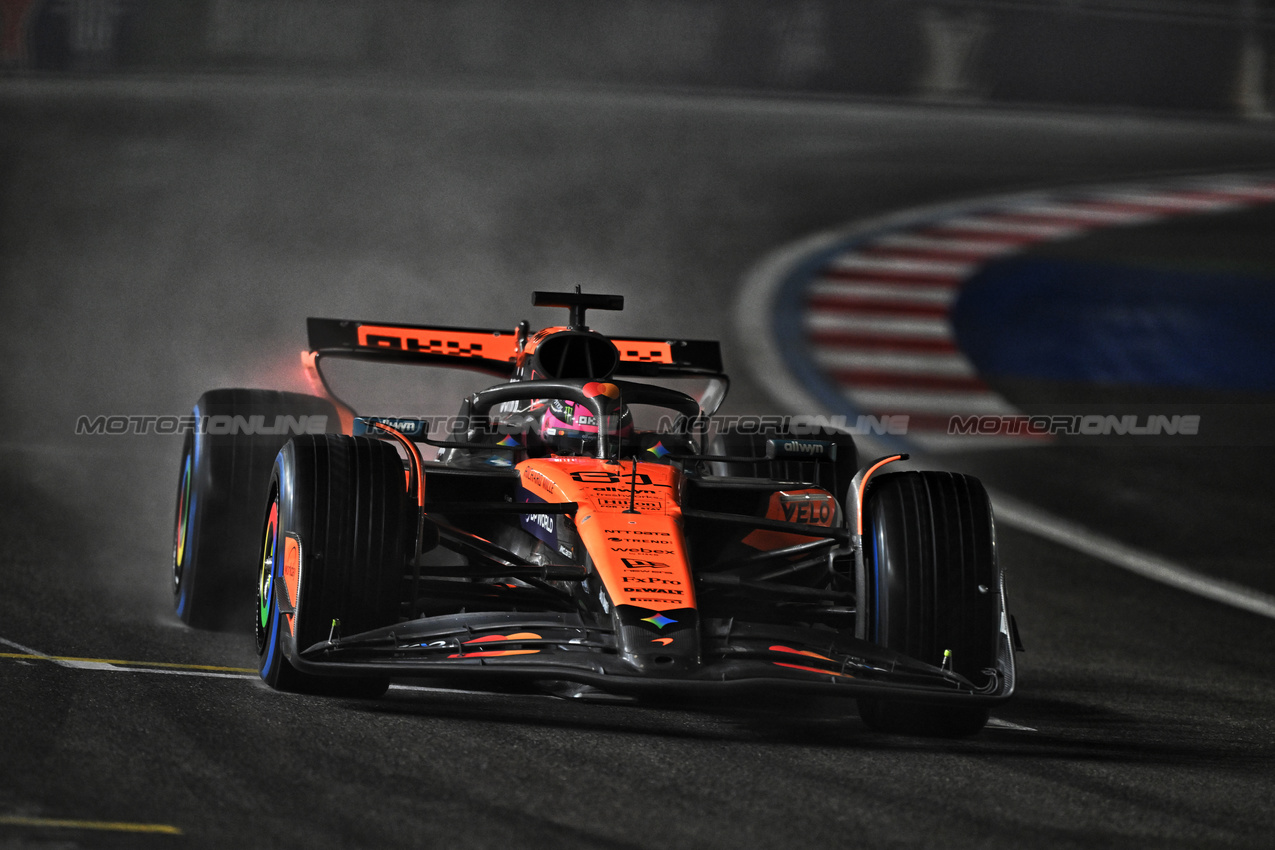 GP LAS VEGAS, Oscar Piastri (AUS) McLaren MCL39.
21.11.2025. Formula 1 World Championship, Rd 22, Las Vegas Grand Prix, Las Vegas, Nevada, USA, Qualifiche Day.
- www.xpbimages.com, EMail: requests@xpbimages.com © Copyright: Price / XPB Images