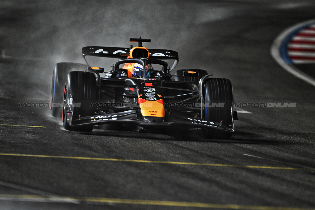 GP LAS VEGAS, Max Verstappen (NLD) Red Bull Racing RB21.

21.11.2025. Formula 1 World Championship, Rd 22, Las Vegas Grand Prix, Las Vegas, Nevada, USA, Qualifiche Day.

- www.xpbimages.com, EMail: requests@xpbimages.com © Copyright: Price	/ XPB Images