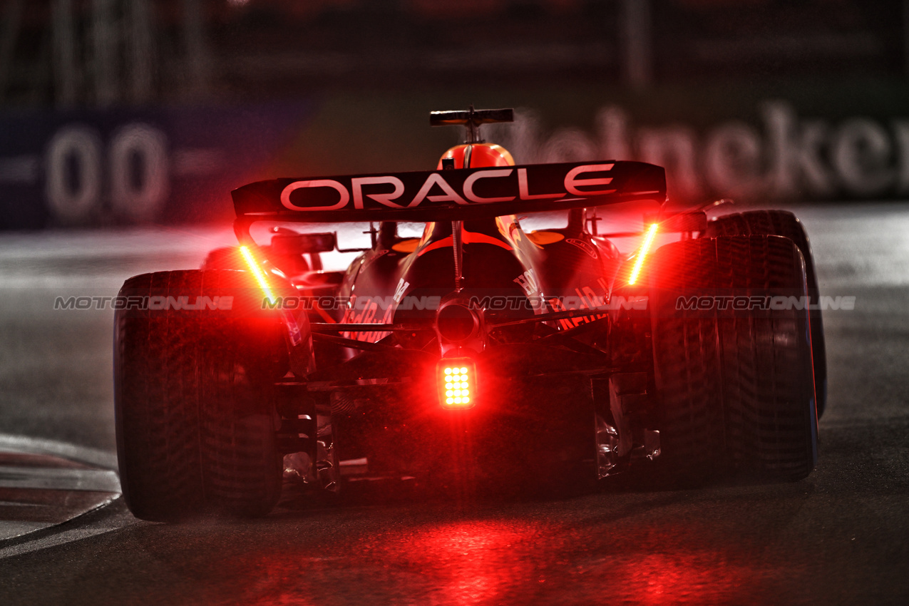 GP LAS VEGAS, Max Verstappen (NLD) Red Bull Racing RB21.
21.11.2025. Formula 1 World Championship, Rd 22, Las Vegas Grand Prix, Las Vegas, Nevada, USA, Qualifiche Day.
- www.xpbimages.com, EMail: requests@xpbimages.com © Copyright: Price / XPB Images