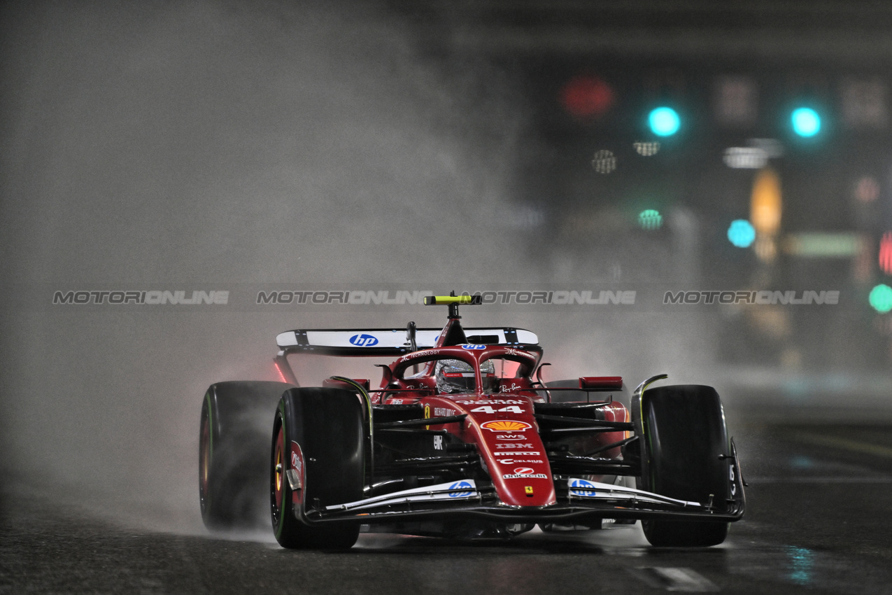 GP LAS VEGAS, Lewis Hamilton (GBR) Ferrari SF-25.

21.11.2025. Formula 1 World Championship, Rd 22, Las Vegas Grand Prix, Las Vegas, Nevada, USA, Qualifiche Day.

- www.xpbimages.com, EMail: requests@xpbimages.com © Copyright: Price	/ XPB Images