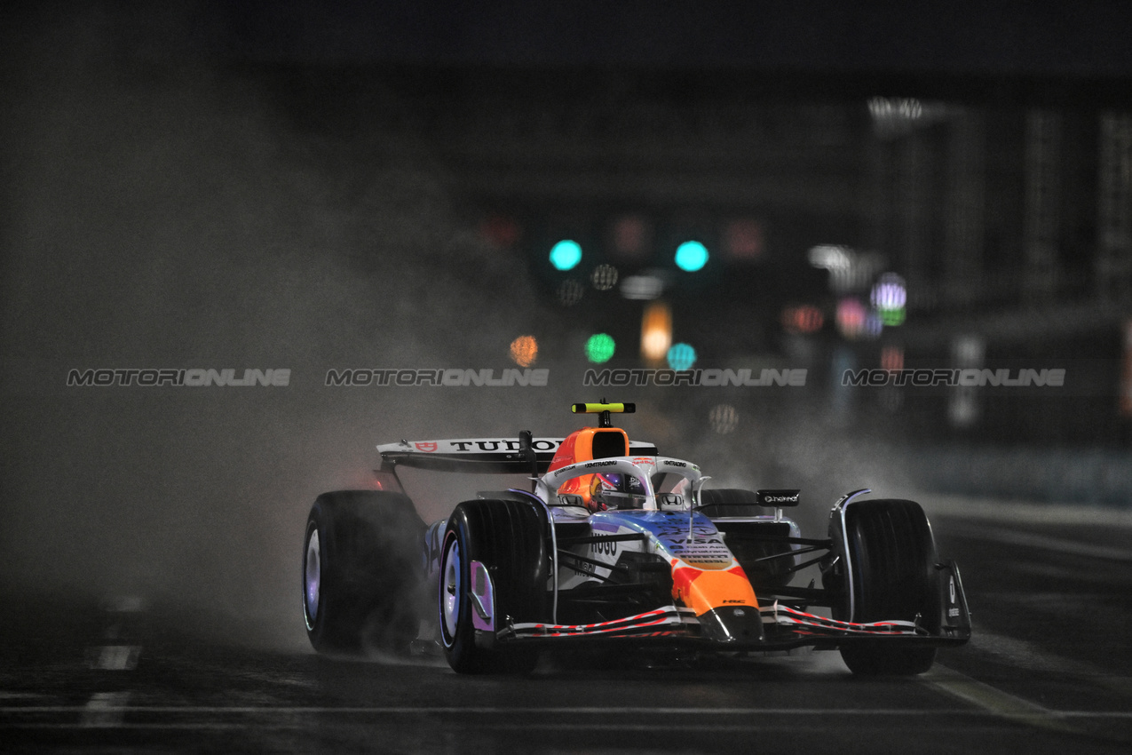 GP LAS VEGAS, Liam Lawson (NZL) Racing Bulls VCARB 02.
21.11.2025. Formula 1 World Championship, Rd 22, Las Vegas Grand Prix, Las Vegas, Nevada, USA, Qualifiche Day.
- www.xpbimages.com, EMail: requests@xpbimages.com © Copyright: Price / XPB Images
