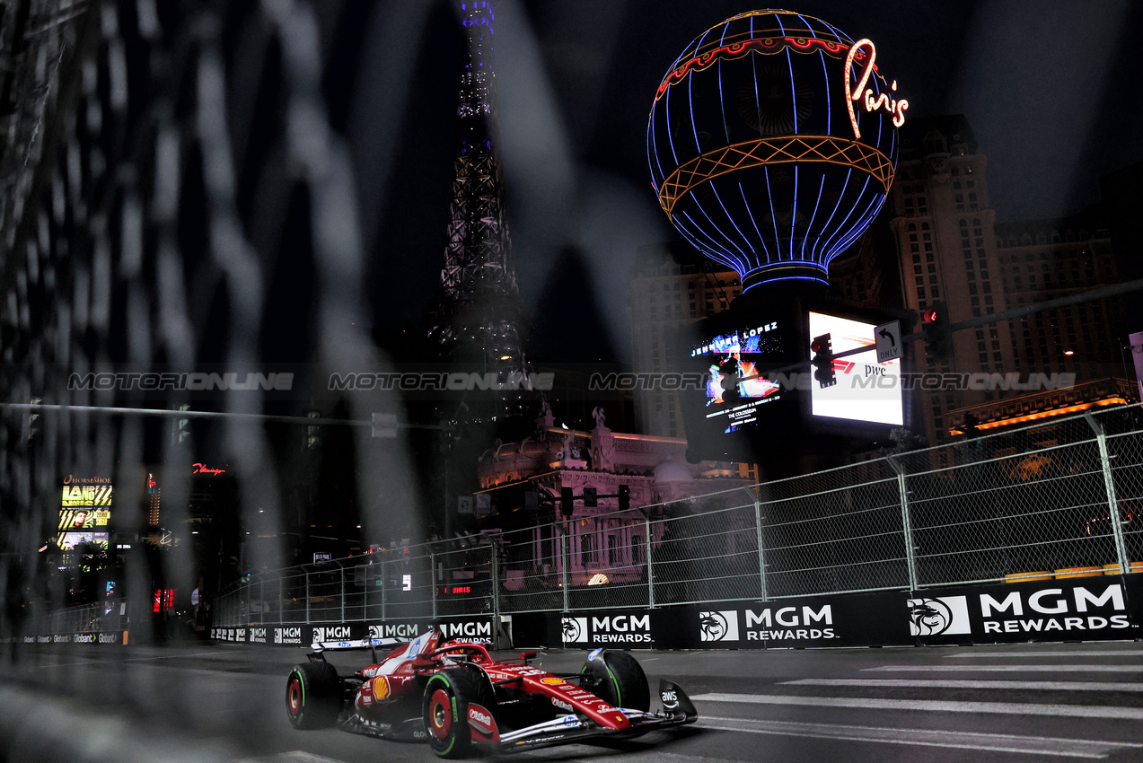 GP LAS VEGAS, Charles Leclerc (MON) Ferrari SF-25.
21.11.2025. Formula 1 World Championship, Rd 22, Las Vegas Grand Prix, Las Vegas, Nevada, USA, Qualifiche Day.
- www.xpbimages.com, EMail: requests@xpbimages.com © Copyright: Bearne / XPB Images