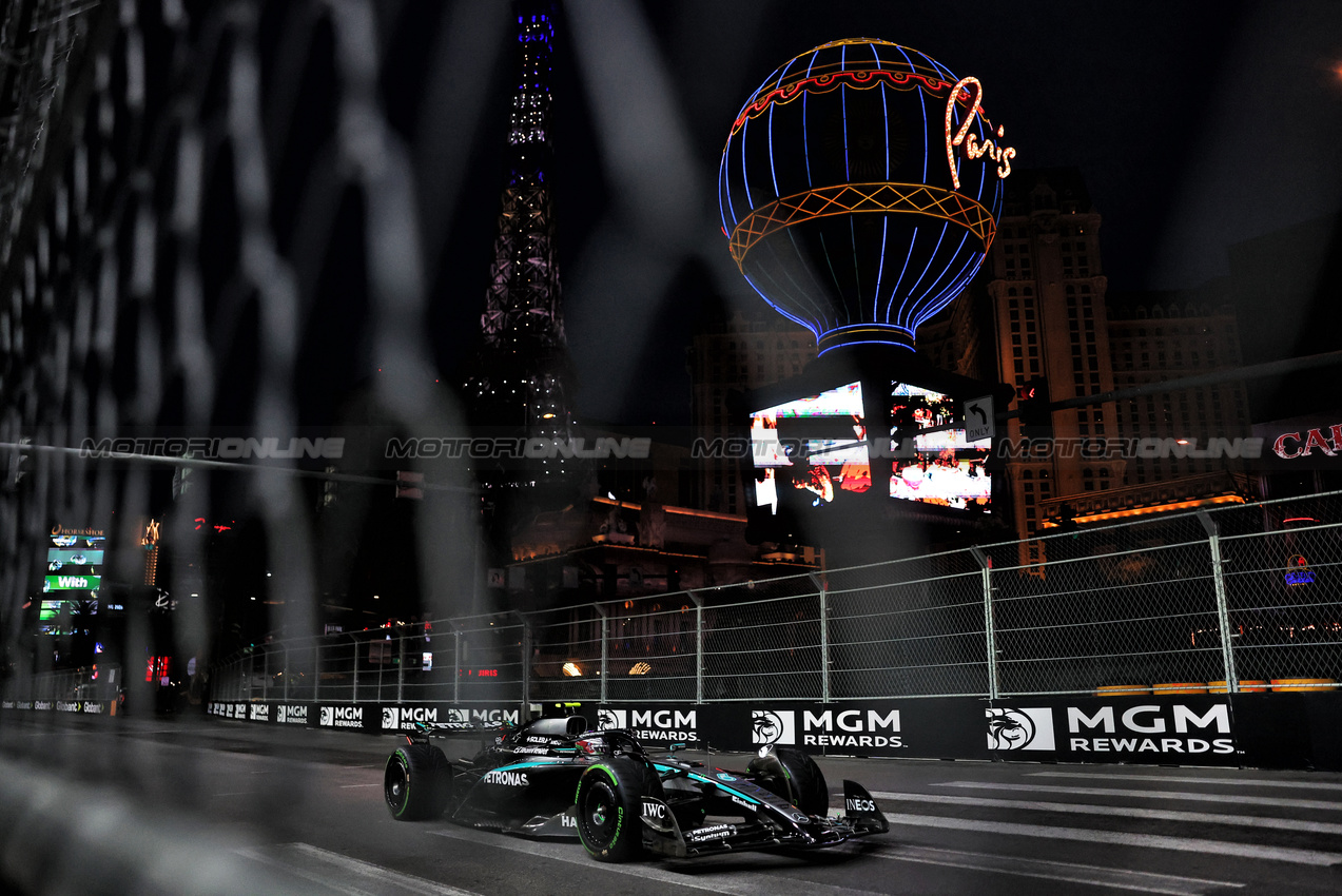 GP LAS VEGAS, Andrea Kimi Antonelli (ITA) Mercedes AMG F1 W16.
21.11.2025. Formula 1 World Championship, Rd 22, Las Vegas Grand Prix, Las Vegas, Nevada, USA, Qualifiche Day.
- www.xpbimages.com, EMail: requests@xpbimages.com © Copyright: Bearne / XPB Images