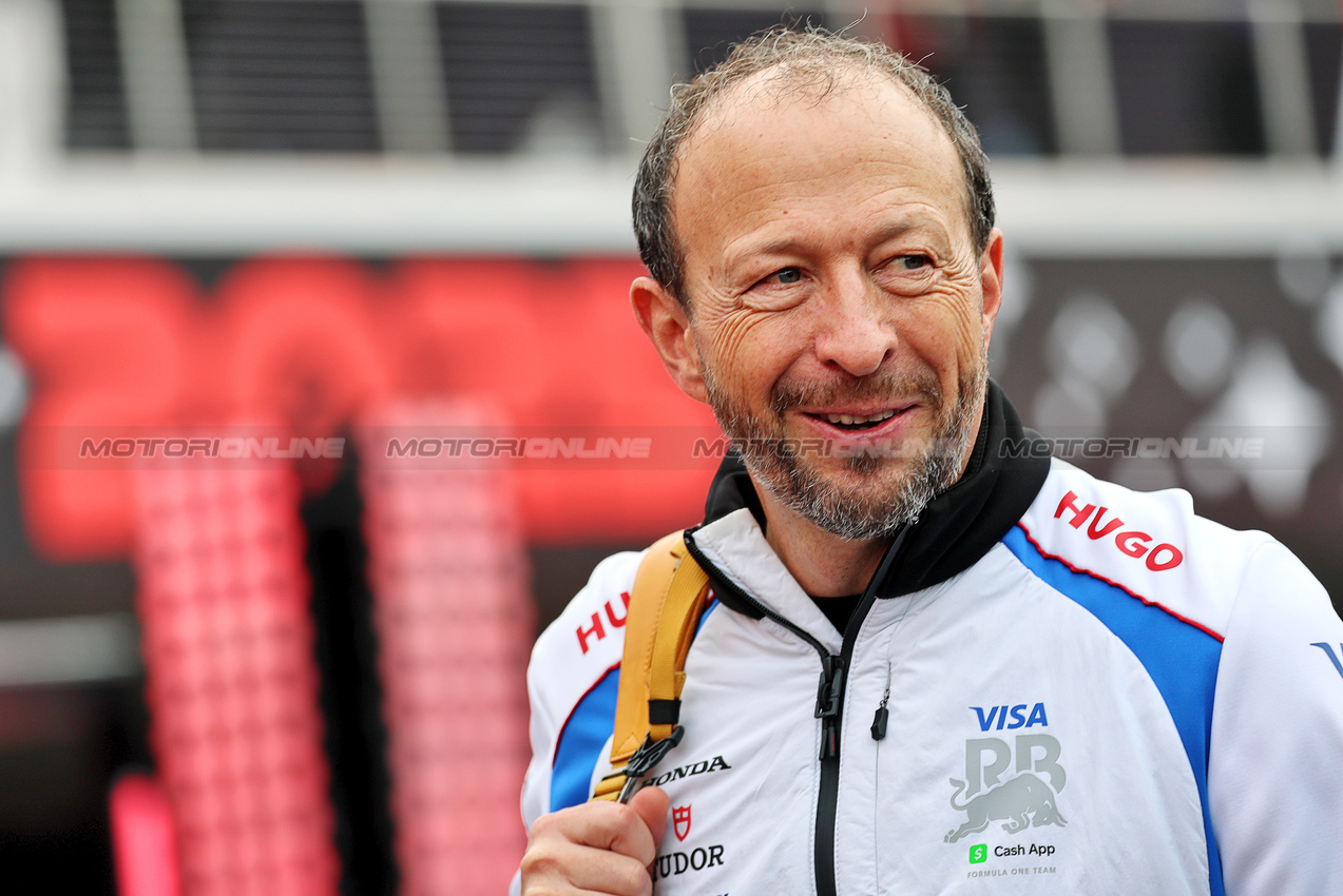 GP LAS VEGAS, Peter Bayer (AUT) Racing Bulls Chief Executive Officer.

21.11.2025. Formula 1 World Championship, Rd 22, Las Vegas Grand Prix, Las Vegas, Nevada, USA, Qualifiche Day.

- www.xpbimages.com, EMail: requests@xpbimages.com © Copyright: Batchelor / XPB Images