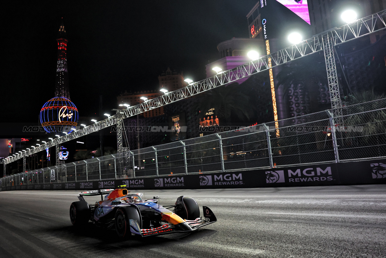 GP LAS VEGAS, Liam Lawson (NZL) Racing Bulls VCARB 02.
21.11.2025. Formula 1 World Championship, Rd 22, Las Vegas Grand Prix, Las Vegas, Nevada, USA, Qualifiche Day.
- www.xpbimages.com, EMail: requests@xpbimages.com © Copyright: Bearne / XPB Images