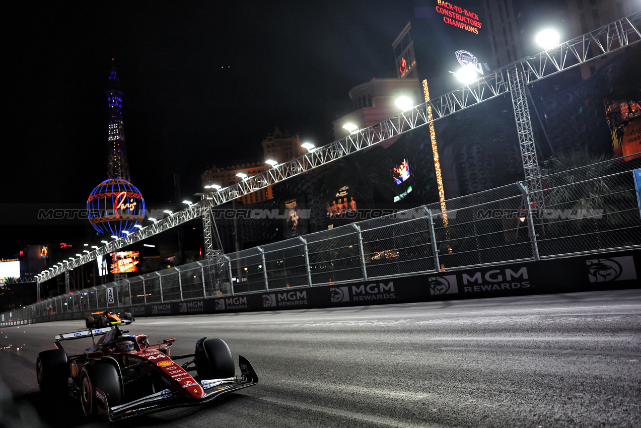 GP LAS VEGAS, Lewis Hamilton (GBR) Ferrari SF-25.
21.11.2025. Formula 1 World Championship, Rd 22, Las Vegas Grand Prix, Las Vegas, Nevada, USA, Qualifiche Day.
- www.xpbimages.com, EMail: requests@xpbimages.com © Copyright: Bearne / XPB Images