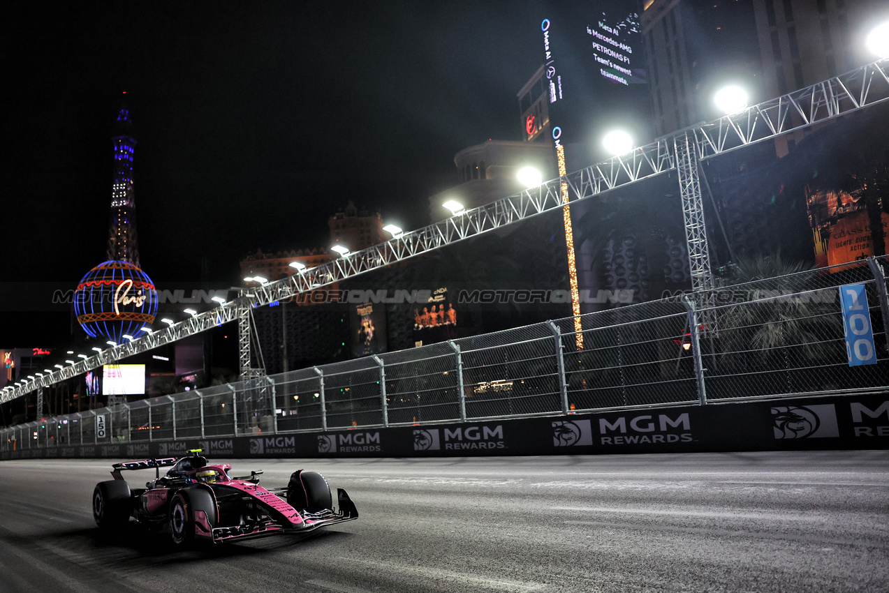 GP LAS VEGAS, Franco Colapinto (ARG) Alpine F1 Team A525.
21.11.2025. Formula 1 World Championship, Rd 22, Las Vegas Grand Prix, Las Vegas, Nevada, USA, Qualifiche Day.
- www.xpbimages.com, EMail: requests@xpbimages.com © Copyright: Bearne / XPB Images