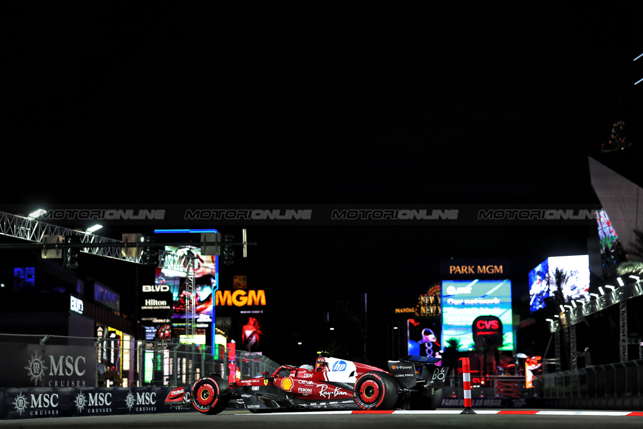GP LAS VEGAS, Lewis Hamilton (GBR) Ferrari SF-25.

21.11.2025. Formula 1 World Championship, Rd 22, Las Vegas Grand Prix, Las Vegas, Nevada, USA, Qualifiche Day.

- www.xpbimages.com, EMail: requests@xpbimages.com © Copyright: Bearne / XPB Images