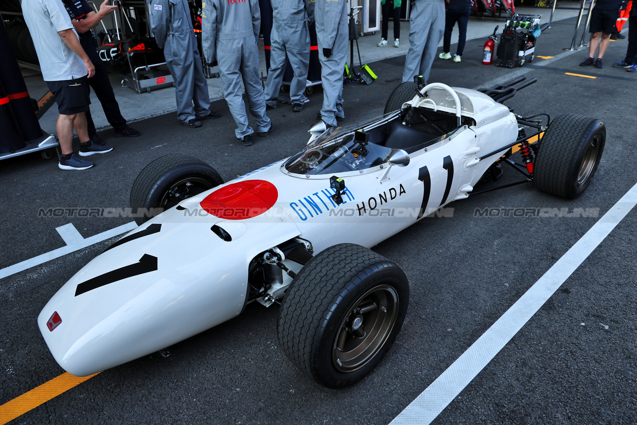 GP MESSICO, The 1965 Honda RA272 F1 car.
26.10.2025. Formula 1 World Championship, Rd 20, Mexican Grand Prix, Mexico City, Mexico, Gara Day.
- www.xpbimages.com, EMail: requests@xpbimages.com © Copyright: Batchelor / XPB Images