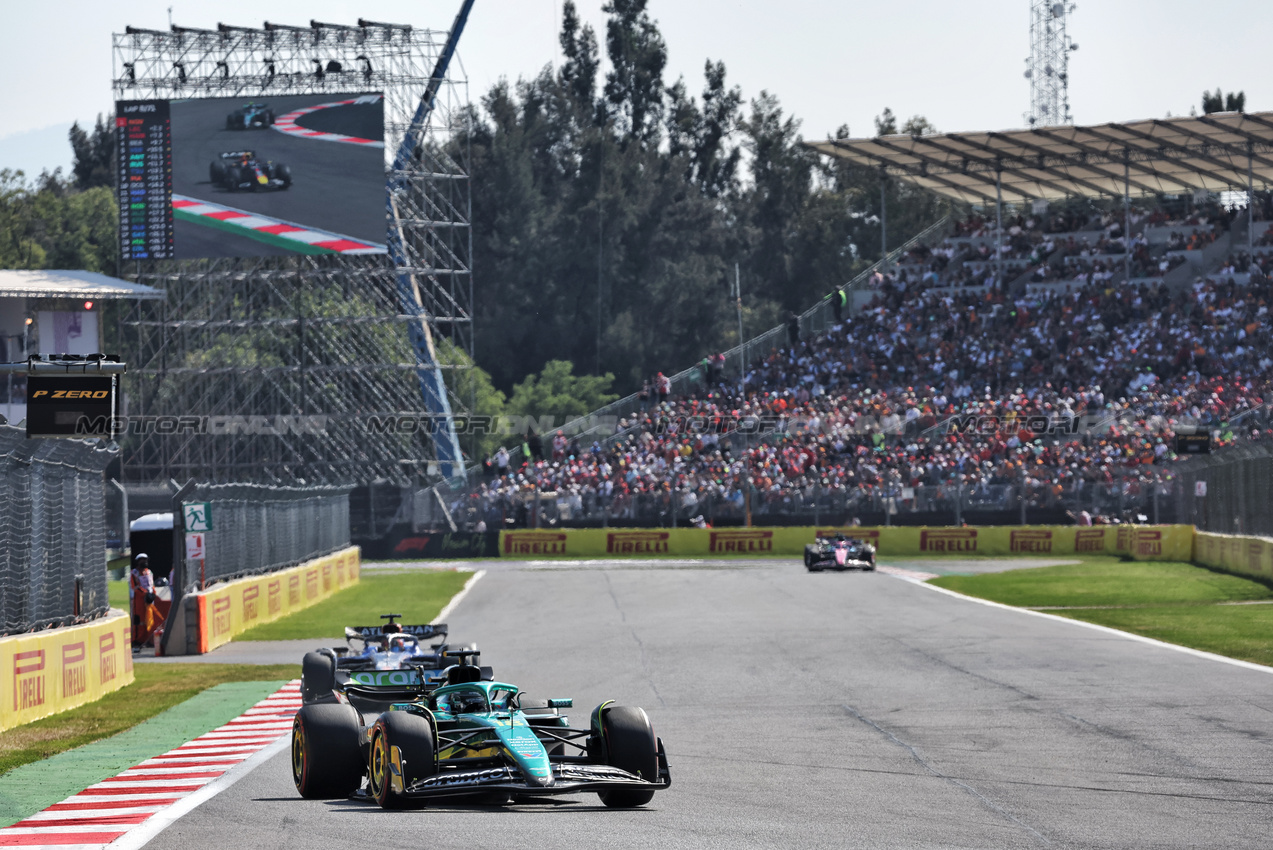 GP MESSICO, Lance Stroll (CDN) Aston Martin F1 Team AMR25.

26.10.2025. Formula 1 World Championship, Rd 20, Mexican Grand Prix, Mexico City, Mexico, Gara Day.

- www.xpbimages.com, EMail: requests@xpbimages.com © Copyright: Bearne / XPB Images