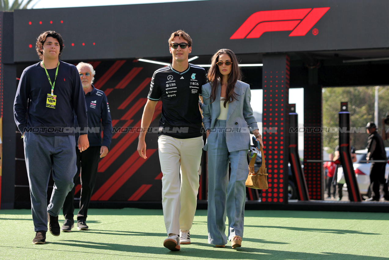 GP MESSICO, (L to R): George Russell (GBR) Mercedes AMG F1 with Domenica Carmen Montero Mundt.
26.10.2025. Formula 1 World Championship, Rd 20, Mexican Grand Prix, Mexico City, Mexico, Gara Day.
- www.xpbimages.com, EMail: requests@xpbimages.com © Copyright: Bearne / XPB Images