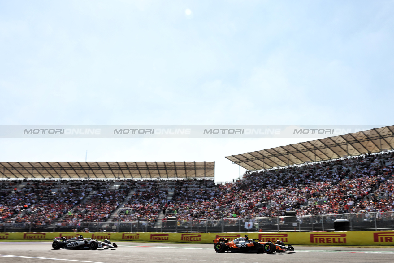 GP MESSICO, Oscar Piastri (AUS) McLaren MCL39.
26.10.2025. Formula 1 World Championship, Rd 20, Mexican Grand Prix, Mexico City, Mexico, Gara Day.
- www.xpbimages.com, EMail: requests@xpbimages.com © Copyright: Bearne / XPB Images