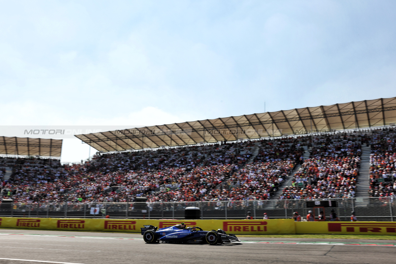 GP MESSICO, Carlos Sainz (ESP) Atlassian Williams Racing FW47.
26.10.2025. Formula 1 World Championship, Rd 20, Mexican Grand Prix, Mexico City, Mexico, Gara Day.
- www.xpbimages.com, EMail: requests@xpbimages.com © Copyright: Bearne / XPB Images