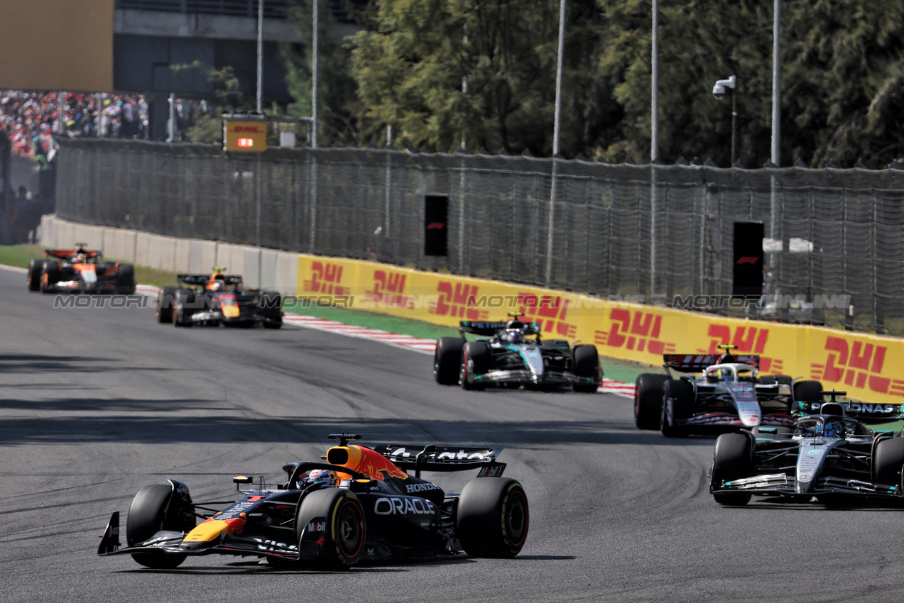 GP MESSICO, Max Verstappen (NLD) Red Bull Racing RB21.
26.10.2025. Formula 1 World Championship, Rd 20, Mexican Grand Prix, Mexico City, Mexico, Gara Day.
- www.xpbimages.com, EMail: requests@xpbimages.com © Copyright: Batchelor / XPB Images