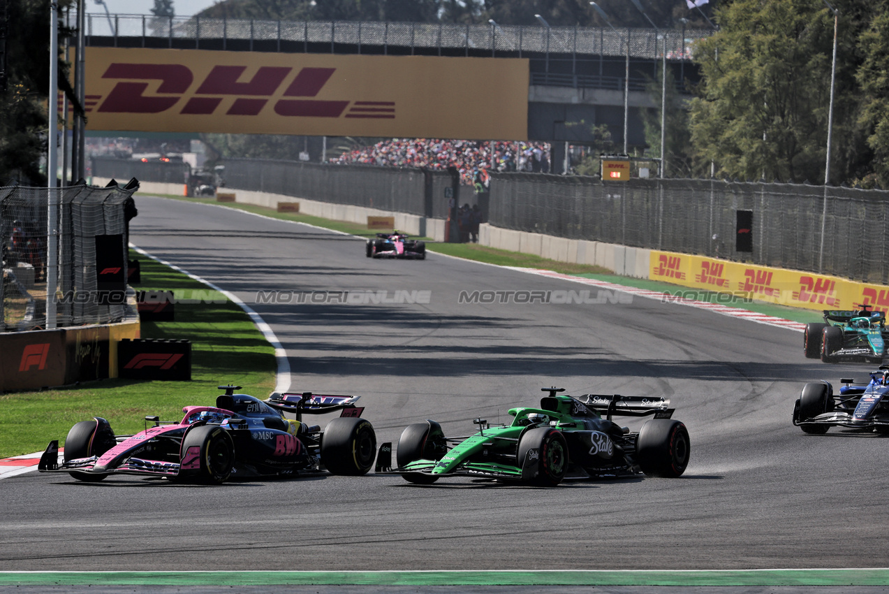 GP MESSICO, Pierre Gasly (FRA) Alpine F1 Team A525 e Nico Hulkenberg (GER) Sauber C45 battle for position.
26.10.2025. Formula 1 World Championship, Rd 20, Mexican Grand Prix, Mexico City, Mexico, Gara Day.
- www.xpbimages.com, EMail: requests@xpbimages.com © Copyright: Batchelor / XPB Images