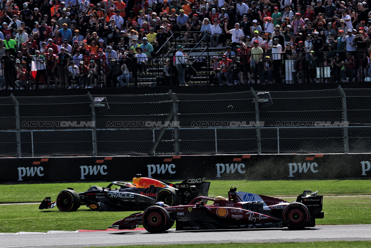 GP MESSICO, Max Verstappen (NLD) Red Bull Racing RB21 e Lewis Hamilton (GBR) Ferrari SF-25 battle for position.

26.10.2025. Formula 1 World Championship, Rd 20, Mexican Grand Prix, Mexico City, Mexico, Gara Day.

- www.xpbimages.com, EMail: requests@xpbimages.com © Copyright: Batchelor / XPB Images