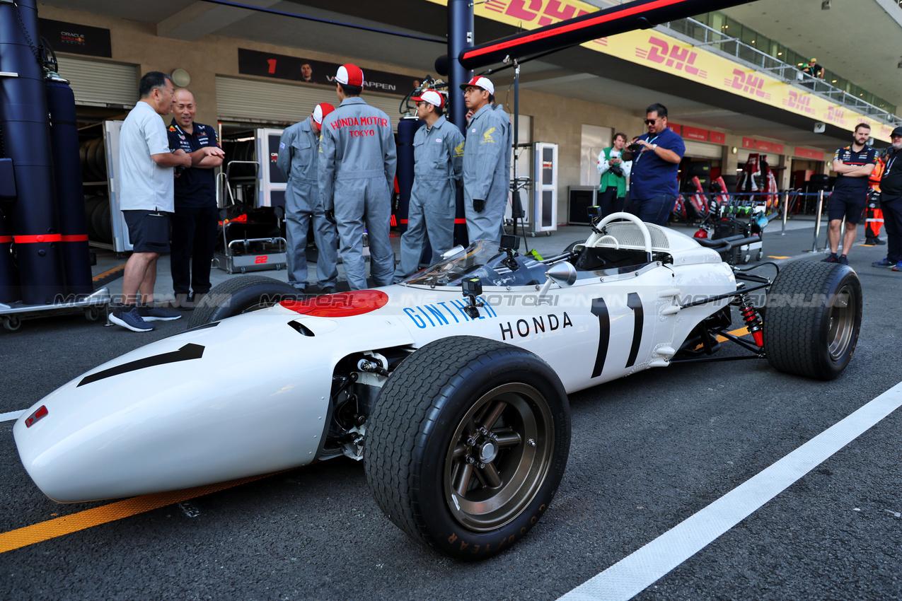 GP MESSICO, The 1965 Honda RA272 F1 car.

26.10.2025. Formula 1 World Championship, Rd 20, Mexican Grand Prix, Mexico City, Mexico, Gara Day.

- www.xpbimages.com, EMail: requests@xpbimages.com © Copyright: Batchelor / XPB Images