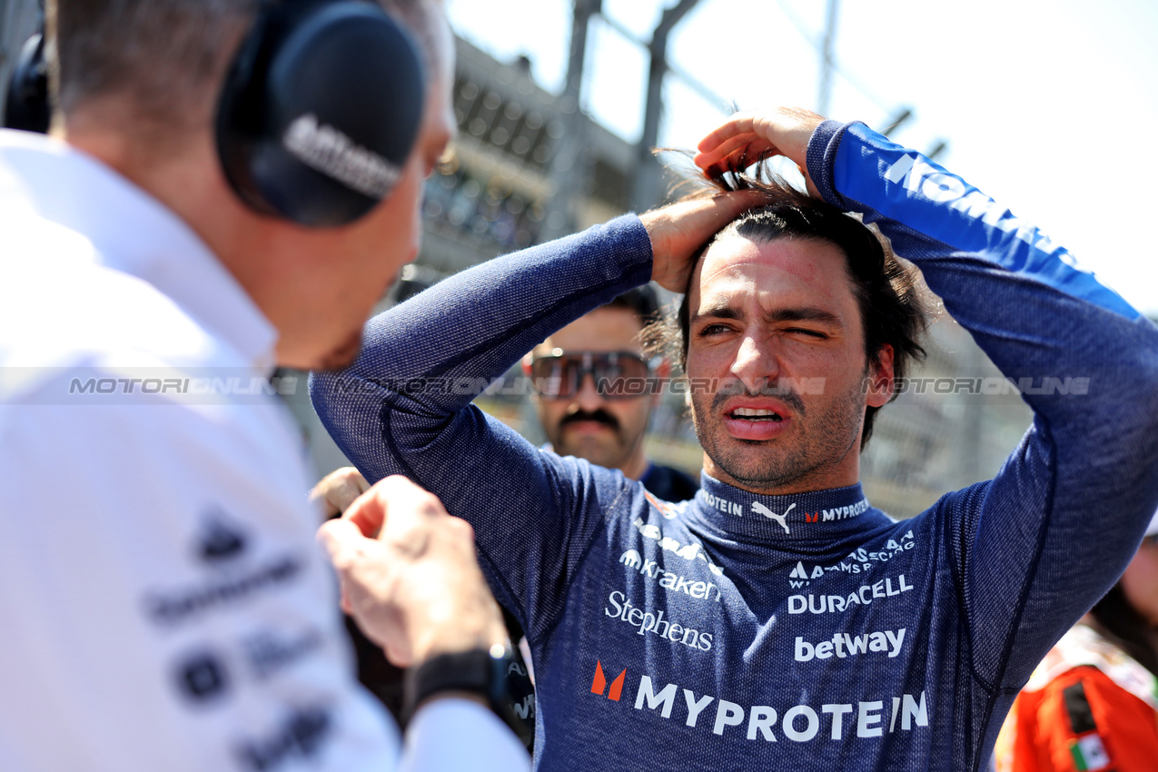 GP MESSICO, Carlos Sainz (ESP) Atlassian Williams Racing on the grid.
26.10.2025. Formula 1 World Championship, Rd 20, Mexican Grand Prix, Mexico City, Mexico, Gara Day.
- www.xpbimages.com, EMail: requests@xpbimages.com © Copyright: Bearne / XPB Images