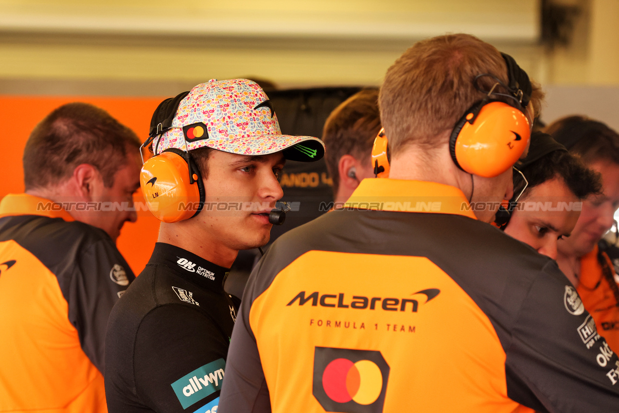 GP MESSICO, Lando Norris (GBR) McLaren.
26.10.2025. Formula 1 World Championship, Rd 20, Mexican Grand Prix, Mexico City, Mexico, Gara Day.
- www.xpbimages.com, EMail: requests@xpbimages.com © Copyright: Bearne / XPB Images