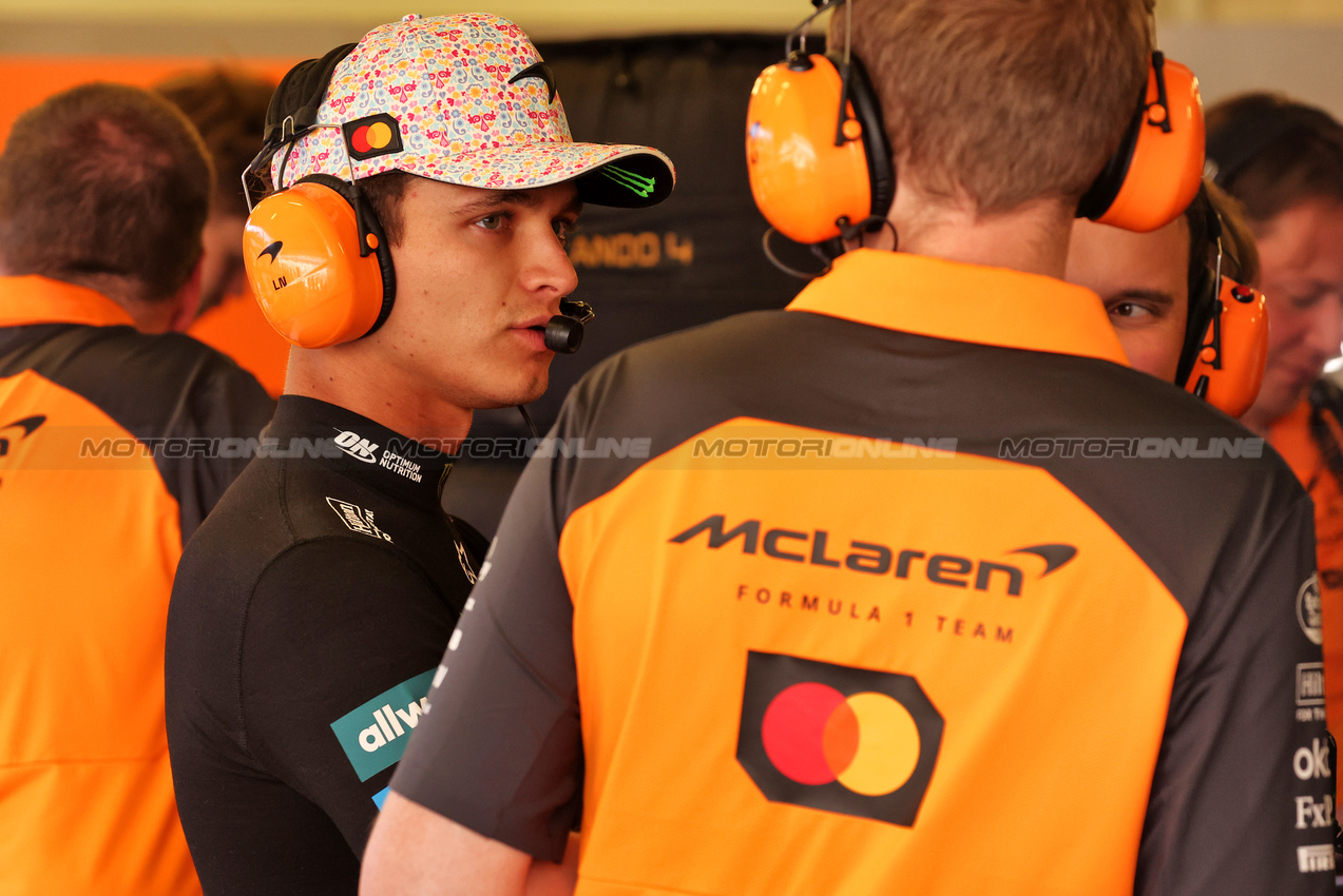 GP MESSICO, Lando Norris (GBR) McLaren.
26.10.2025. Formula 1 World Championship, Rd 20, Mexican Grand Prix, Mexico City, Mexico, Gara Day.
- www.xpbimages.com, EMail: requests@xpbimages.com © Copyright: Bearne / XPB Images