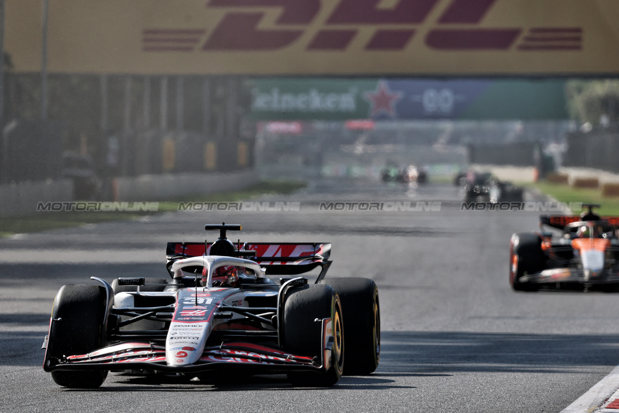 GP MESSICO, Esteban Ocon (FRA) Haas VF-25.

26.10.2025. Formula 1 World Championship, Rd 20, Mexican Grand Prix, Mexico City, Mexico, Gara Day.

- www.xpbimages.com, EMail: requests@xpbimages.com © Copyright: Batchelor / XPB Images