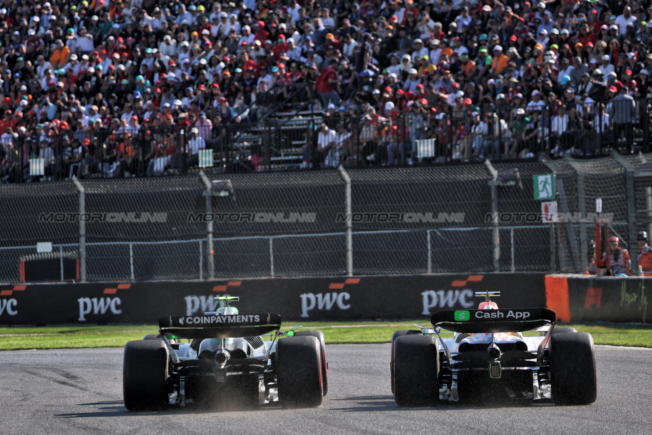 GP MESSICO, Isack Hadjar (FRA) Racing Bulls VCARB 02 e Gabriel Bortoleto (BRA) Sauber C45 battle for position.

26.10.2025. Formula 1 World Championship, Rd 20, Mexican Grand Prix, Mexico City, Mexico, Gara Day.

- www.xpbimages.com, EMail: requests@xpbimages.com © Copyright: Batchelor / XPB Images