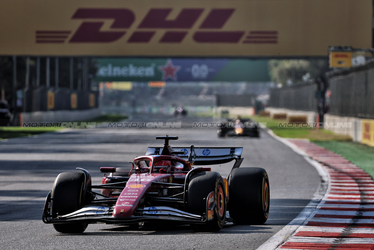 GP MESSICO, Charles Leclerc (MON) Ferrari SF-25.

26.10.2025. Formula 1 World Championship, Rd 20, Mexican Grand Prix, Mexico City, Mexico, Gara Day.

- www.xpbimages.com, EMail: requests@xpbimages.com © Copyright: Batchelor / XPB Images