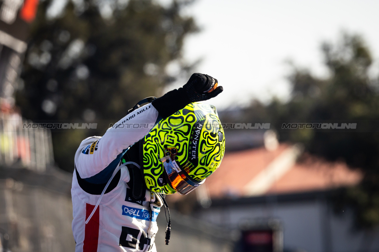 GP MESSICO, Gara winner Lando Norris (GBR) McLaren celebrates in parc ferme.

26.10.2025. Formula 1 World Championship, Rd 20, Mexican Grand Prix, Mexico City, Mexico, Gara Day.

- www.xpbimages.com, EMail: requests@xpbimages.com © Copyright: Bearne / XPB Images