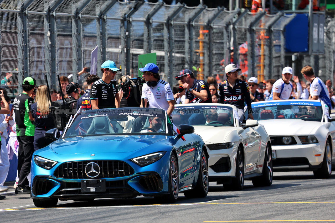 GP MESSICO, (L to R): George Russell (GBR) Mercedes AMG F1 with Andrea Kimi Antonelli (ITA) Mercedes AMG F1 on the drivers' parade.
26.10.2025. Formula 1 World Championship, Rd 20, Mexican Grand Prix, Mexico City, Mexico, Gara Day.
- www.xpbimages.com, EMail: requests@xpbimages.com © Copyright: Batchelor / XPB Images
