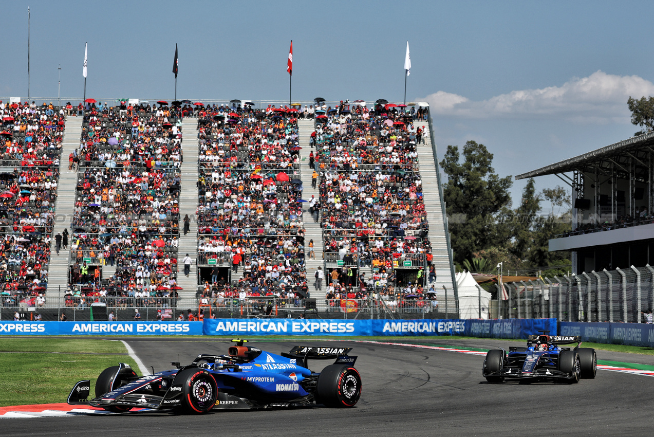 GP MESSICO, Carlos Sainz (ESP) Atlassian Williams Racing FW47.
26.10.2025. Formula 1 World Championship, Rd 20, Mexican Grand Prix, Mexico City, Mexico, Gara Day.
- www.xpbimages.com, EMail: requests@xpbimages.com © Copyright: Moy / XPB Images