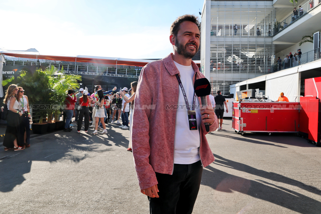 GP MESSICO, Chris Medland (GBR) F1 Presenter.
26.10.2025. Formula 1 World Championship, Rd 20, Mexican Grand Prix, Mexico City, Mexico, Gara Day.
- www.xpbimages.com, EMail: requests@xpbimages.com © Copyright: Batchelor / XPB Images