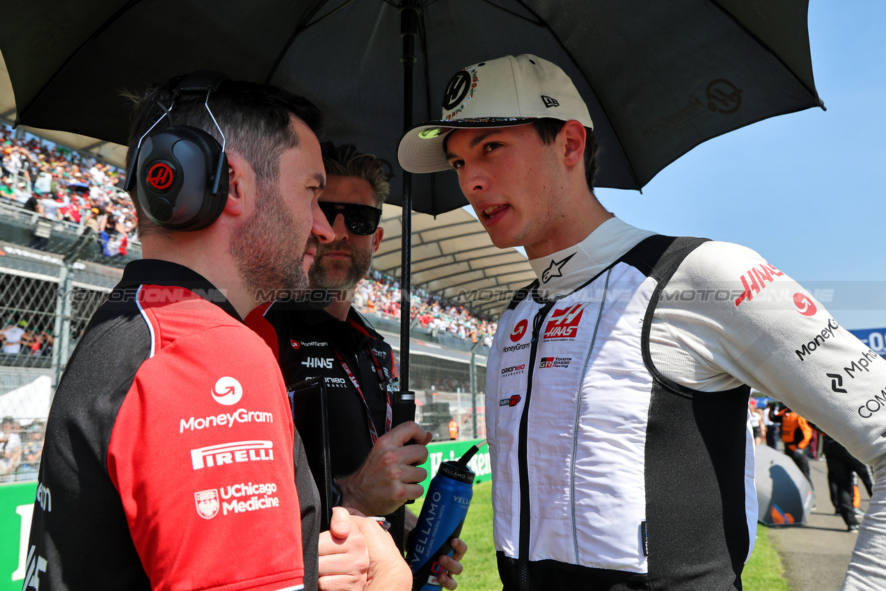 GP MESSICO, Oliver Bearman (GBR) Haas F1 Team on the grid.
26.10.2025. Formula 1 World Championship, Rd 20, Mexican Grand Prix, Mexico City, Mexico, Gara Day.
- www.xpbimages.com, EMail: requests@xpbimages.com © Copyright: Batchelor / XPB Images
