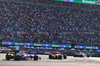GP MESSICO, Oliver Bearman (GBR) Haas VF-25 e Oscar Piastri (AUS) McLaren MCL39 as Carlos Sainz (ESP) Atlassian Williams Racing FW47 pulls off the circuit.
26.10.2025. Formula 1 World Championship, Rd 20, Mexican Grand Prix, Mexico City, Mexico, Gara Day.
- www.xpbimages.com, EMail: requests@xpbimages.com © Copyright: Bearne / XPB Images