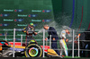 GP MESSICO, (L to R): Max Verstappen (NLD) Red Bull Racing e vincitore Lando Norris (GBR) McLaren celebrates on the podium.
26.10.2025. Formula 1 World Championship, Rd 20, Mexican Grand Prix, Mexico City, Mexico, Gara Day.
- www.xpbimages.com, EMail: requests@xpbimages.com © Copyright: Moy / XPB Images