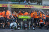 GP MESSICO, Gara winner Lando Norris (GBR) McLaren celebrates with the team.
26.10.2025. Formula 1 World Championship, Rd 20, Mexican Grand Prix, Mexico City, Mexico, Gara Day.
- www.xpbimages.com, EMail: requests@xpbimages.com © Copyright: Moy / XPB Images