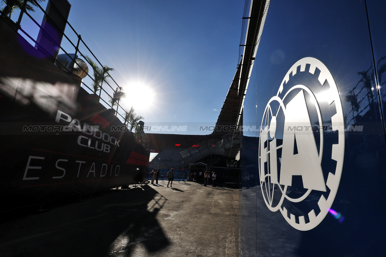 GP MESSICO, Circuit Atmosfera - FIA Logo.
23.10.2025. Formula 1 World Championship, Rd 20, Mexican Grand Prix, Mexico City, Mexico, Preparation Day.
- www.xpbimages.com, EMail: requests@xpbimages.com © Copyright: Moy / XPB Images