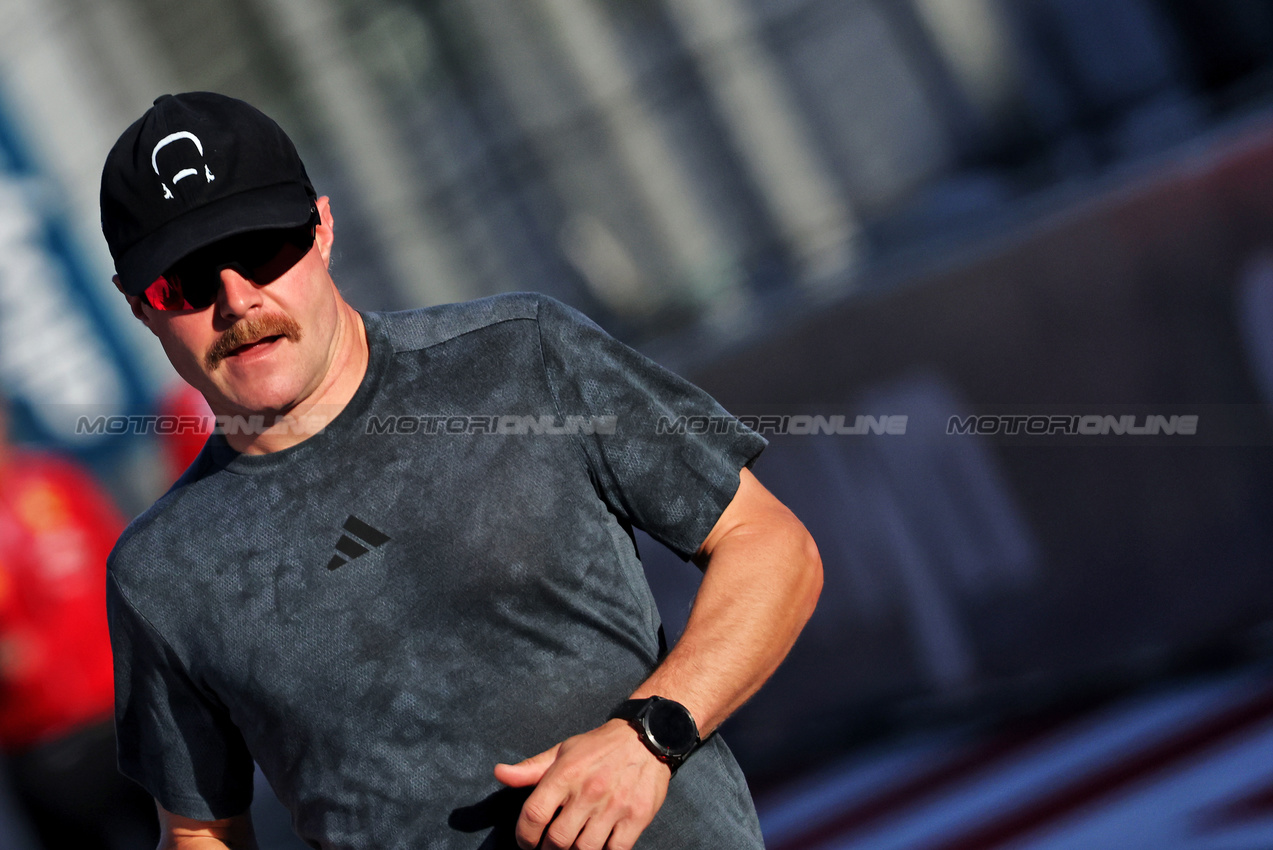 GP MESSICO, Valtteri Bottas (FIN) Mercedes AMG F1 Reserve Driver runs the circuit.

23.10.2025. Formula 1 World Championship, Rd 20, Mexican Grand Prix, Mexico City, Mexico, Preparation Day.

- www.xpbimages.com, EMail: requests@xpbimages.com © Copyright: Bearne / XPB Images