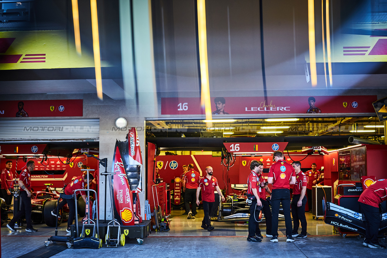 GP MESSICO, Ferrari pit garages.
23.10.2025. Formula 1 World Championship, Rd 20, Mexican Grand Prix, Mexico City, Mexico, Preparation Day.
- www.xpbimages.com, EMail: requests@xpbimages.com © Copyright: XPB Images