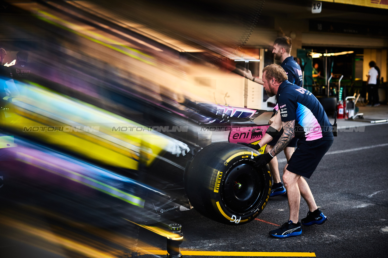 GP MESSICO, Alpine F1 Team practices a pit stop.
23.10.2025. Formula 1 World Championship, Rd 20, Mexican Grand Prix, Mexico City, Mexico, Preparation Day.
- www.xpbimages.com, EMail: requests@xpbimages.com © Copyright: XPB Images