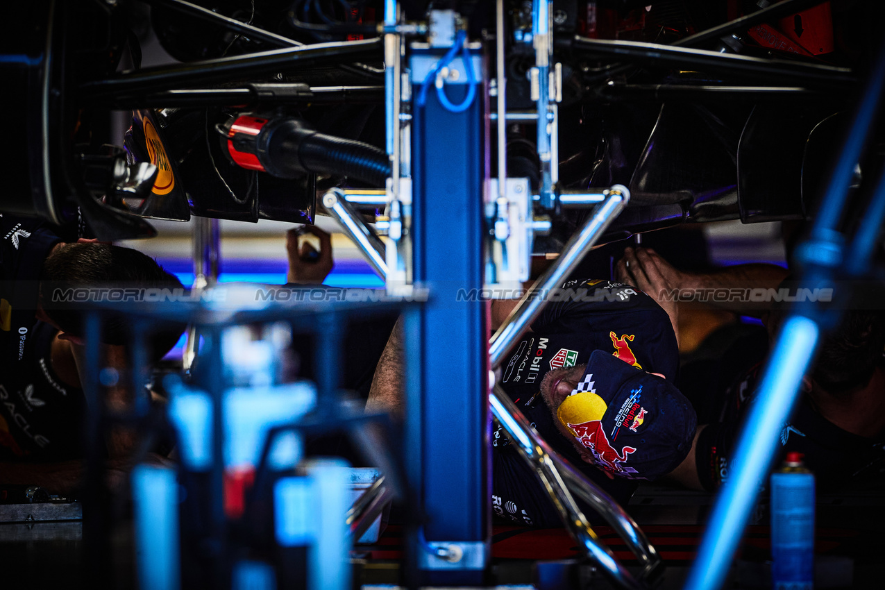 GP MESSICO, Red Bull Racing mechanic.
23.10.2025. Formula 1 World Championship, Rd 20, Mexican Grand Prix, Mexico City, Mexico, Preparation Day.
- www.xpbimages.com, EMail: requests@xpbimages.com © Copyright: XPB Images