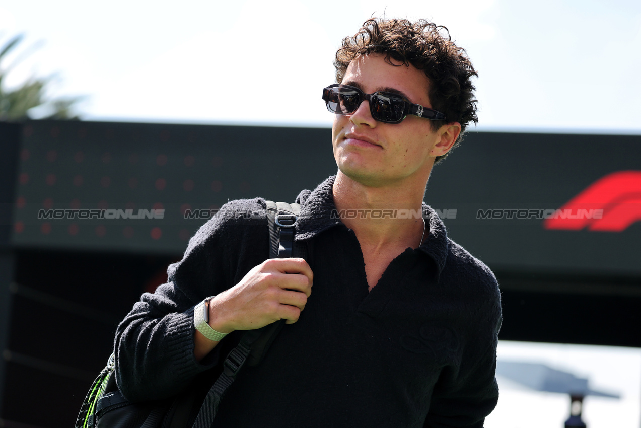 GP MESSICO, Lando Norris (GBR) McLaren.
23.10.2025. Formula 1 World Championship, Rd 20, Mexican Grand Prix, Mexico City, Mexico, Preparation Day.
- www.xpbimages.com, EMail: requests@xpbimages.com © Copyright: Moy / XPB Images