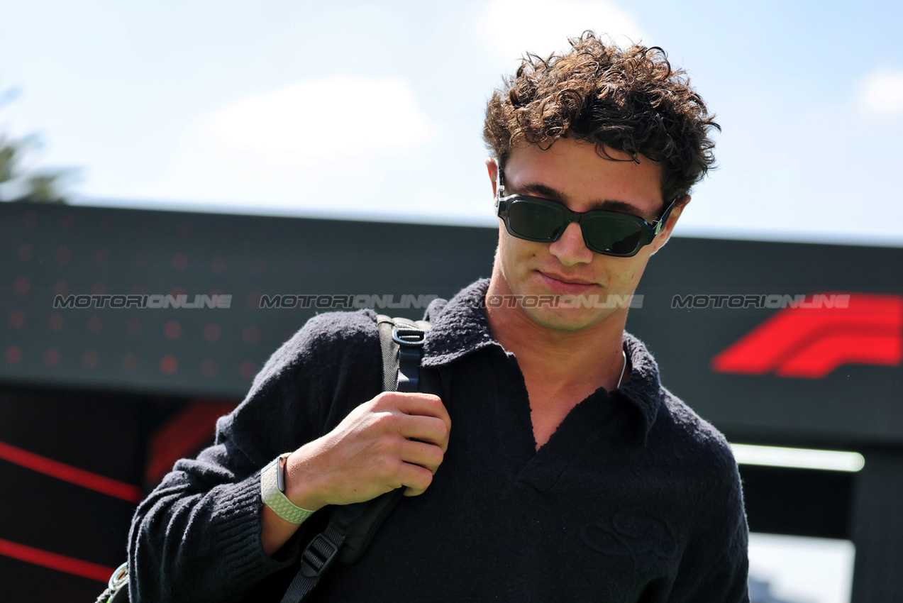 GP MESSICO, Lando Norris (GBR) McLaren.
23.10.2025. Formula 1 World Championship, Rd 20, Mexican Grand Prix, Mexico City, Mexico, Preparation Day.
- www.xpbimages.com, EMail: requests@xpbimages.com © Copyright: Moy / XPB Images