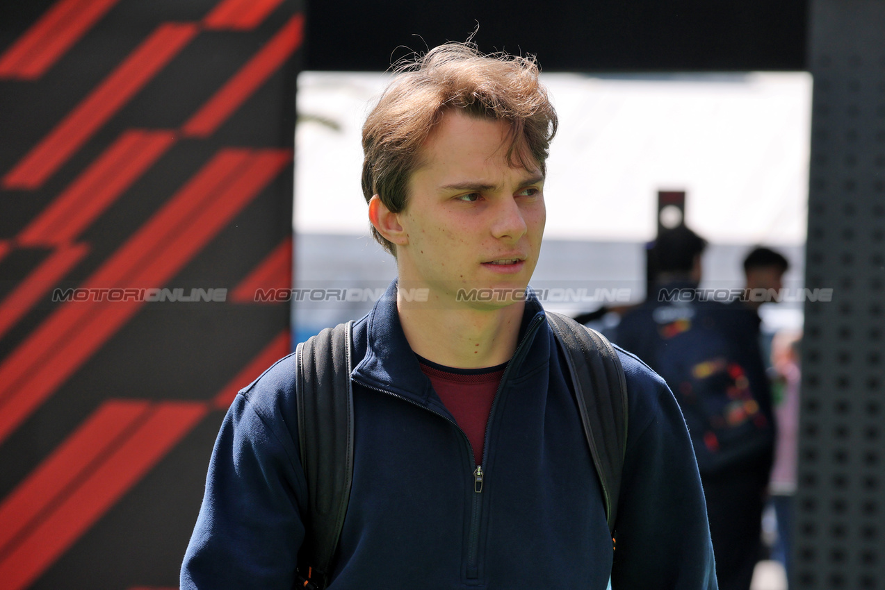 GP MESSICO, Oscar Piastri (AUS) McLaren.

23.10.2025. Formula 1 World Championship, Rd 20, Mexican Grand Prix, Mexico City, Mexico, Preparation Day.

- www.xpbimages.com, EMail: requests@xpbimages.com © Copyright: Moy / XPB Images