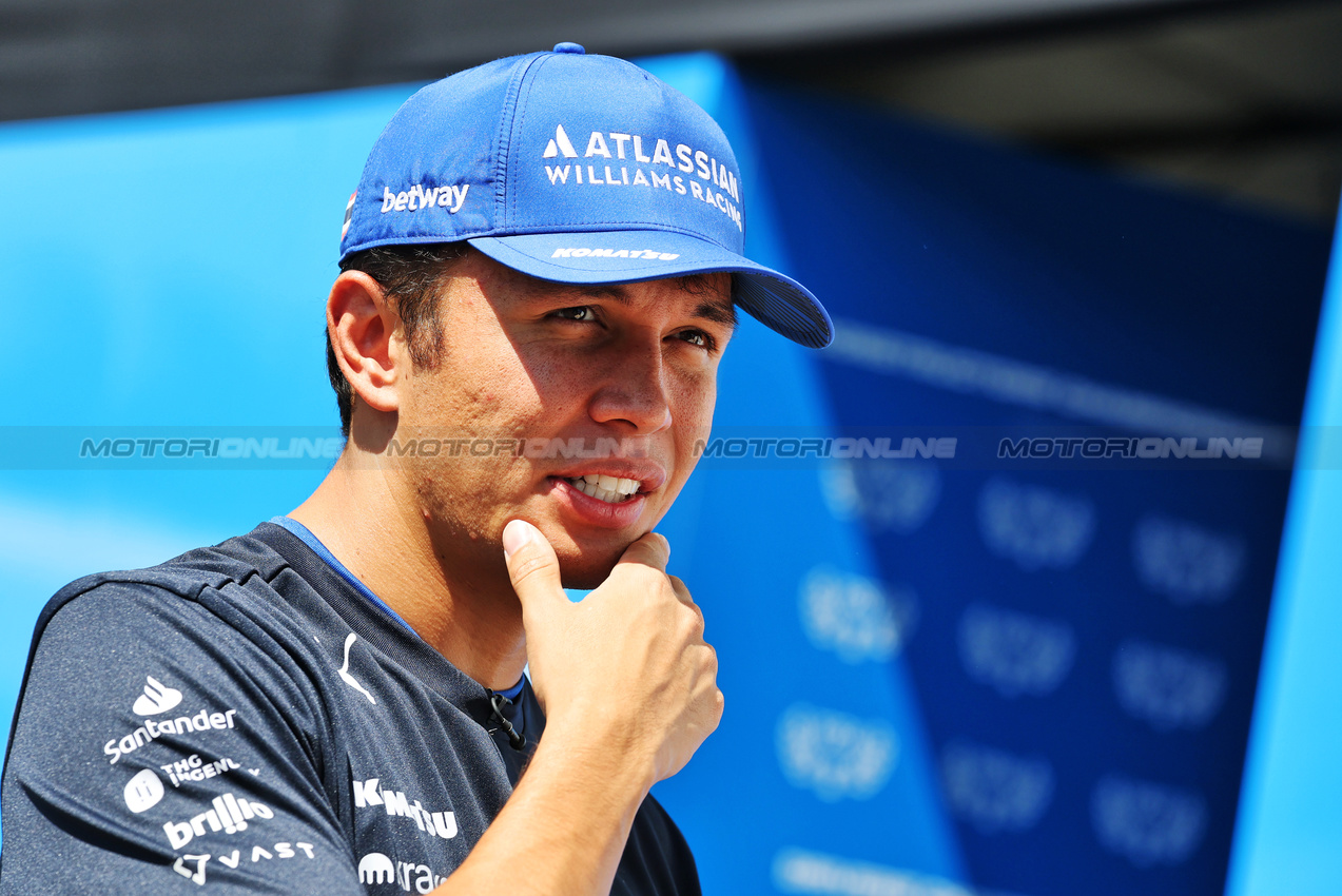 GP MESSICO, Alexander Albon (THA) Atlassian Williams Racing.
23.10.2025. Formula 1 World Championship, Rd 20, Mexican Grand Prix, Mexico City, Mexico, Preparation Day.
- www.xpbimages.com, EMail: requests@xpbimages.com © Copyright: Moy / XPB Images